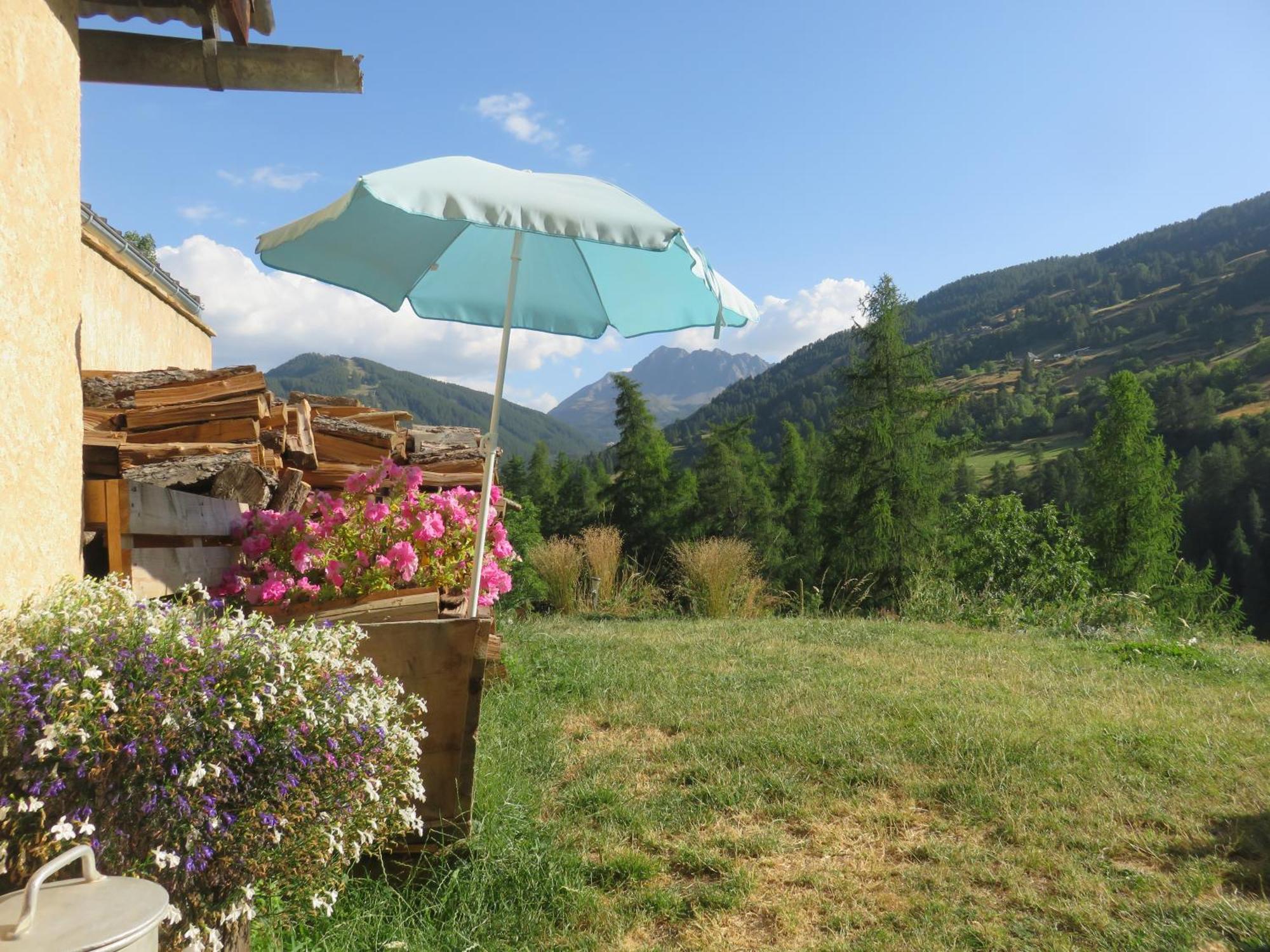 En Rez De Chaussee, Avec Jardin Partage. *